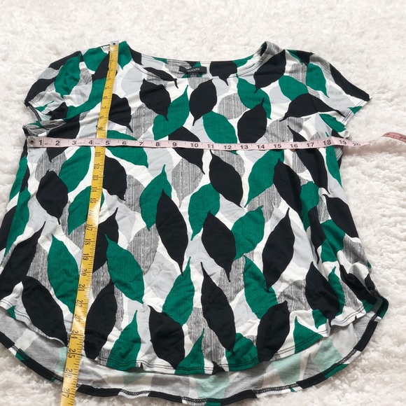 🆕 Alfani falling leaves cap sleeve blouse - Picture 4 of 10